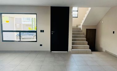 CASA EN RENTA EN DOMINIO CUMBRES