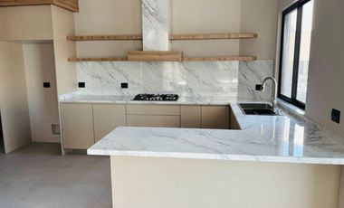 CASA EN RENTA EN DOMINIO CUMBRES