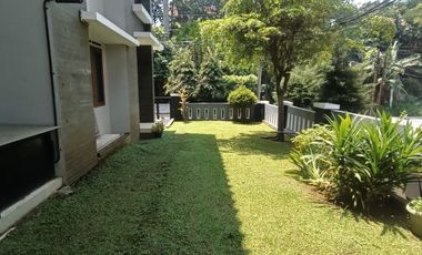 Jual Rumah LUAS harga MURAH di bawah PASARAN posisi Hook di Gegerkalong Setiabudi Bandung Utara  Luas tanah 508 m2 Luas bangunan 611