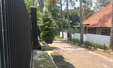 Jual Rumah LUAS harga MURAH di bawah PASARAN posisi Hook di Gegerkalong Setiabudi Bandung Utara  Luas tanah 508 m2 Luas bangunan 611