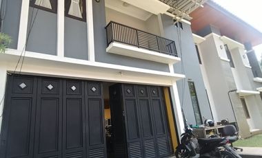 Jual Rumah LUAS harga MURAH di bawah PASARAN posisi Hook di Gegerkalong Setiabudi Bandung Utara  Luas tanah 508 m2 Luas bangunan 611