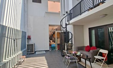 Jual Rumah LUAS harga MURAH di bawah PASARAN posisi Hook di Gegerkalong Setiabudi Bandung Utara  Luas tanah 508 m2 Luas bangunan 611