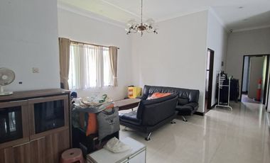 Jual Rumah LUAS harga MURAH di bawah PASARAN posisi Hook di Gegerkalong Setiabudi Bandung Utara  Luas tanah 508 m2 Luas bangunan 611