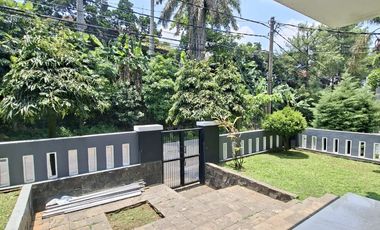 Jual Rumah LUAS harga MURAH di bawah PASARAN posisi Hook di Gegerkalong Setiabudi Bandung Utara  Luas tanah 508 m2 Luas bangunan 611