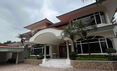 SE VENDE Exclusiva Mansión en los Ceibos para vivir o como Empresa