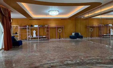 SE VENDE Exclusiva Mansión en los Ceibos para vivir o como Empresa