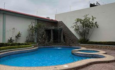 SE VENDE Exclusiva Mansión en los Ceibos para vivir o como Empresa