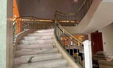 SE VENDE Exclusiva Mansión en los Ceibos para vivir o como Empresa