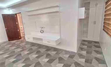 Corner House and Lot with 5-Bedrooms in Westwoods Subdivision, Iloilo City