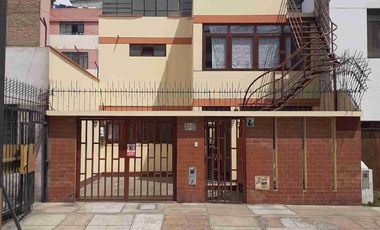 Se Vende Casa de 3 Pisos Con Departamento Independiente