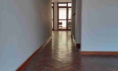 Se Vende Casa de 3 Pisos Con Departamento Independiente