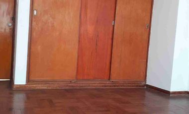 Se Vende Casa de 3 Pisos Con Departamento Independiente