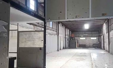 Disewakan gudang pinggir jl raya