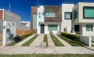 SE VENDE CASA AL PONIENTE DE 2 PLANTAS