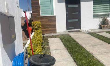 SE VENDE CASA AL PONIENTE DE 2 PLANTAS