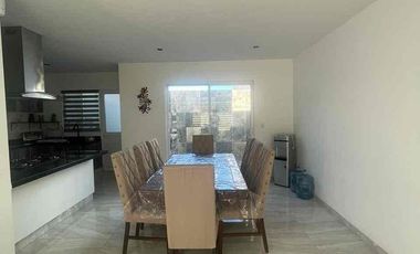 SE VENDE CASA AL PONIENTE DE 2 PLANTAS