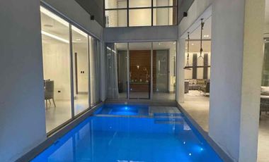 Lujos y moderna casa en Urbanización Santa Cecilia 4 habitaciones