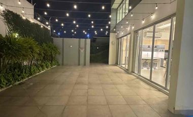 Lujos y moderna casa en Urbanización Santa Cecilia 4 habitaciones