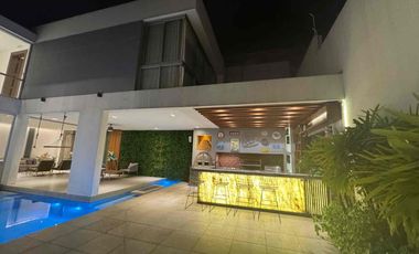 Lujos y moderna casa en Urbanización Santa Cecilia 4 habitaciones