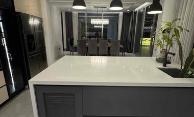 Lujos y moderna casa en Urbanización Santa Cecilia 4 habitaciones