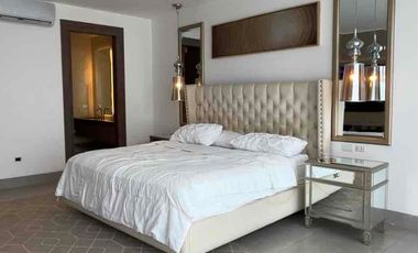 Lujos y moderna casa en Urbanización Santa Cecilia 4 habitaciones