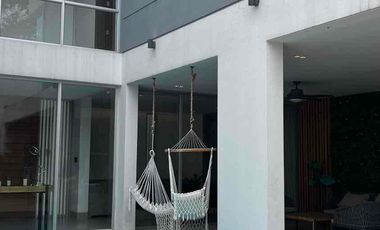 Lujos y moderna casa en Urbanización Santa Cecilia 4 habitaciones