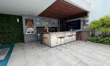 Lujos y moderna casa en Urbanización Santa Cecilia 4 habitaciones