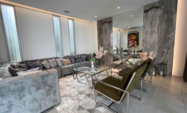 Lujos y moderna casa en Urbanización Santa Cecilia 4 habitaciones