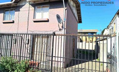 Se Arrienda Funcional Casa de dos pisos, en Villa Príncipe de Gales, comuna de La Calera, Región de Valparaíso.