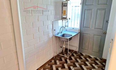 Se Arrienda Funcional Casa de dos pisos, en Villa Príncipe de Gales, comuna de La Calera, Región de Valparaíso.