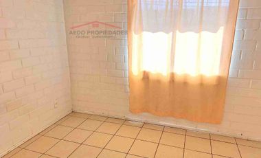 Se Arrienda Funcional Casa de dos pisos, en Villa Príncipe de Gales, comuna de La Calera, Región de Valparaíso.