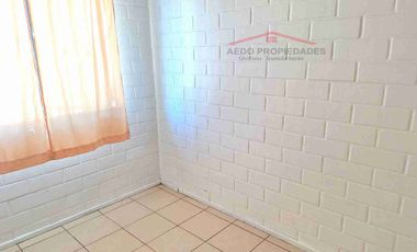 Se Arrienda Funcional Casa de dos pisos, en Villa Príncipe de Gales, comuna de La Calera, Región de Valparaíso.