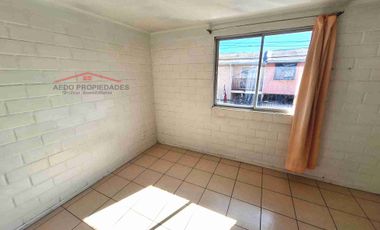 Se Arrienda Funcional Casa de dos pisos, en Villa Príncipe de Gales, comuna de La Calera, Región de Valparaíso.