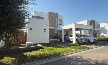 linda casa - no perimetral - chamisero