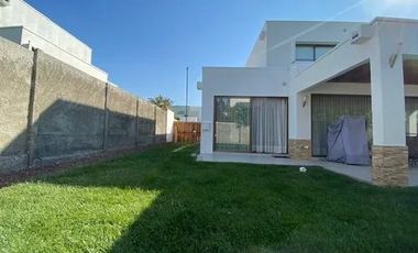 linda casa - no perimetral - chamisero