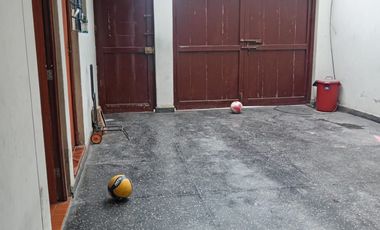 SE VENDE CASA COMO  TERRENO