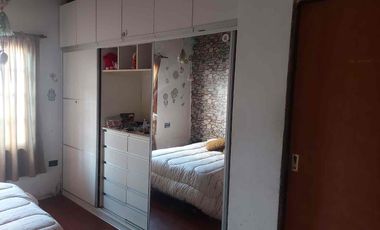 (A L Q U I L A D O)ALQUILO AMPLIA Y HERMOSA CASA DE 2 HABITACIONES EN LA REJA, MORENO.