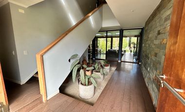 EN VENTA ESPECTACULAR Y AMPLIA CASA EN PUERTO VARAS A PASOS DE COLEGIO ALEMAN