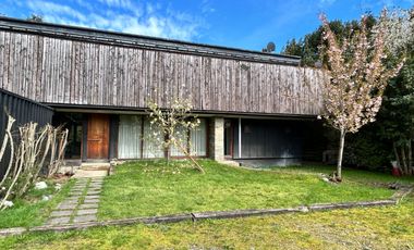 EN VENTA ESPECTACULAR Y AMPLIA CASA EN PUERTO VARAS A PASOS DE COLEGIO ALEMAN