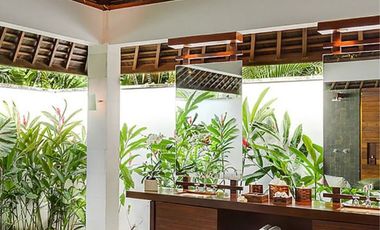 FOR SALE LUXURY VILLA WITH SWIMMING POOL AND GARDEN AT CANGGU
