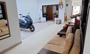 Venta de Casa en Propiedad horizontal Castilla, Medellín 220m2 $550 millones negociables