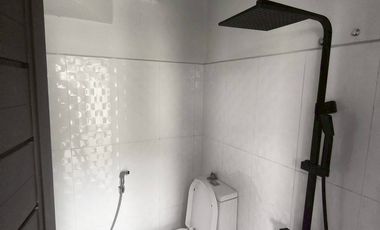 Disewakan Rumah 2 Lantai Hook tengah di Central Hills cluster Hills View, Batam Center