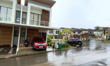 Disewakan Rumah 2 Lantai Hook tengah di Central Hills cluster Hills View, Batam Center