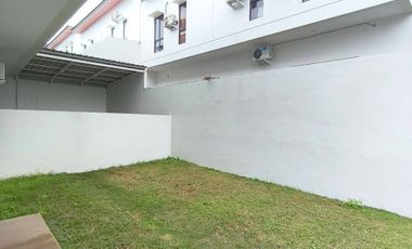 Disewakan Rumah 2 Lantai Hook tengah di Central Hills cluster Hills View, Batam Center