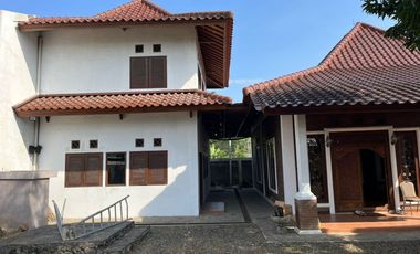 Villa di pinggir jalan Raya Senggigi Lombok