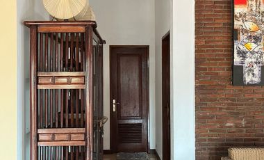 Villa di pinggir jalan Raya Senggigi Lombok