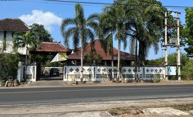 Villa di pinggir jalan Raya Senggigi Lombok
