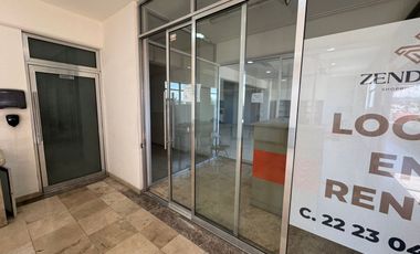 LOCAL COMERCIAL EN RENTA PLAZA ZENDERA SAN PEDRO CHOLULA 101 M2