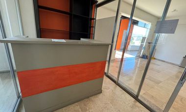 LOCAL COMERCIAL EN RENTA PLAZA ZENDERA SAN PEDRO CHOLULA 101 M2