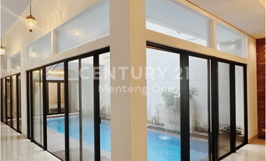 Luxury 3-Storey House for Rent in Menteng, Central Jakarta – 5+1 Bedrooms, Full Furnished, Private Pool, IDR 700 Million/Year